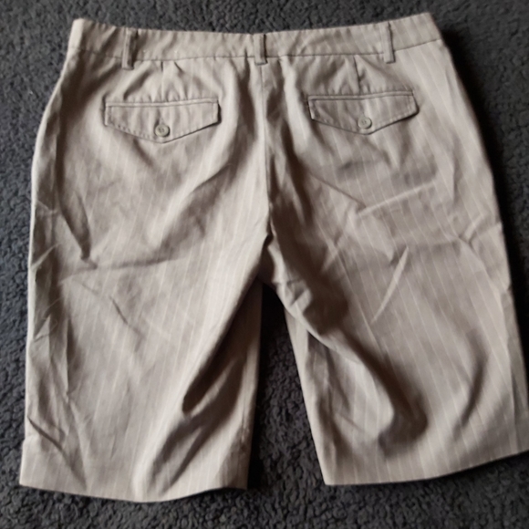 2/$20 Suzy Sierra Walking Shorts - Picture 2 of 4